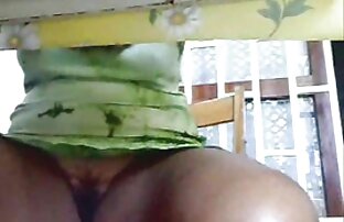 XXX Bruna ragazza raggiunge l'orgasmo dal film porno completo trans vibratore.